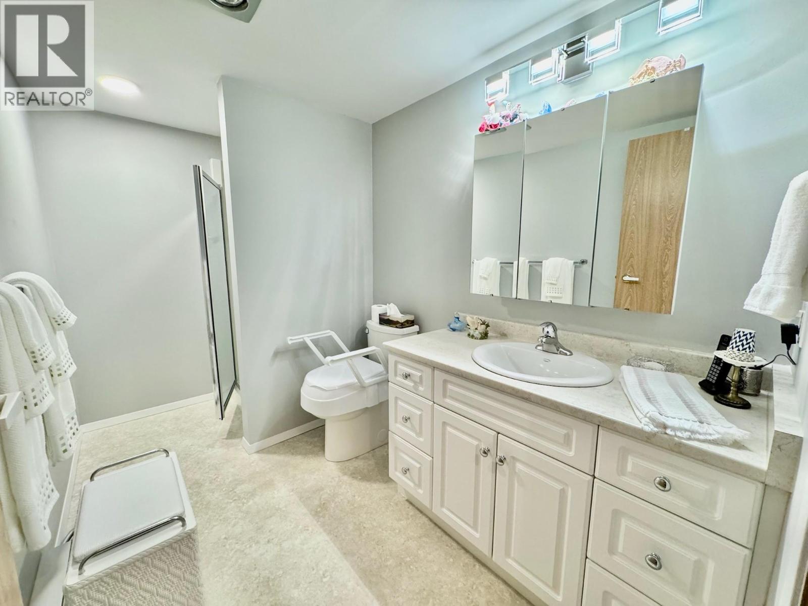 195 Warren Ave Street W Unit# 308, Penticton