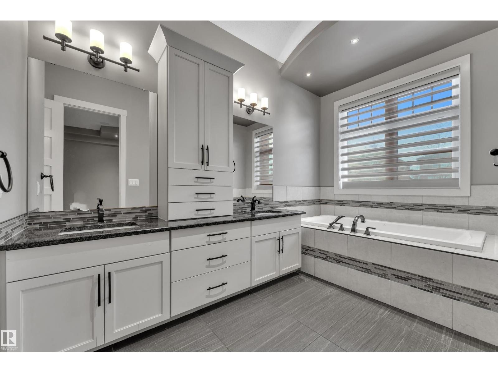 4107 WESTCLIFF HE SW, Edmonton