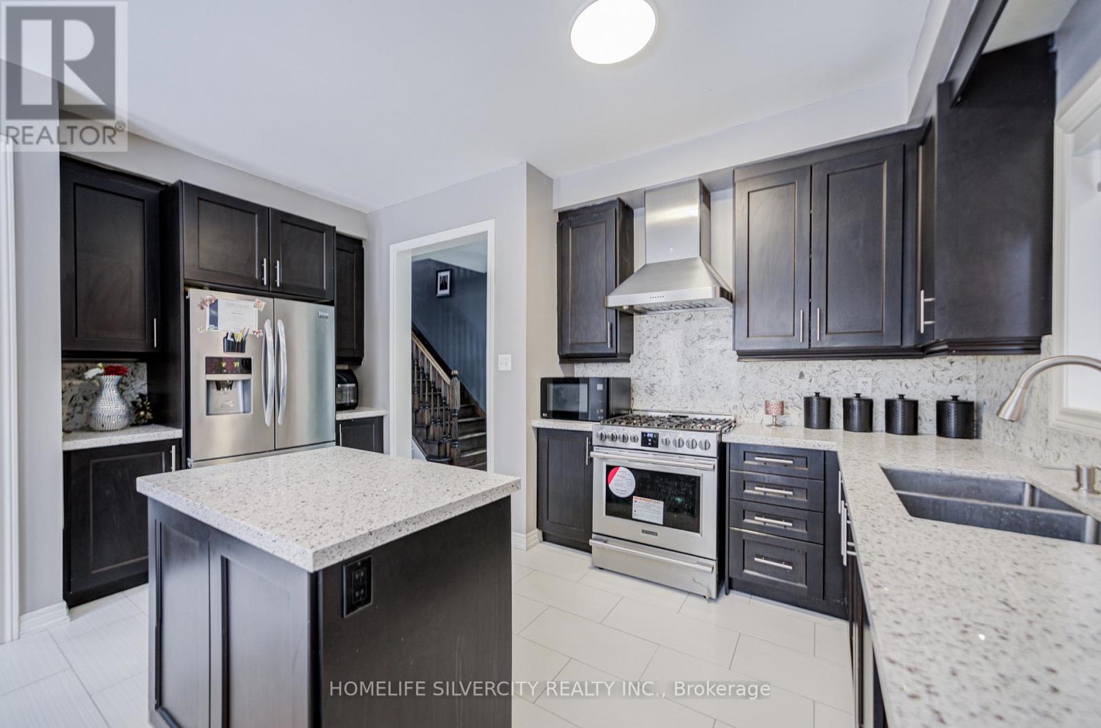 15 DURHAMVIEW CRESCENT - 15