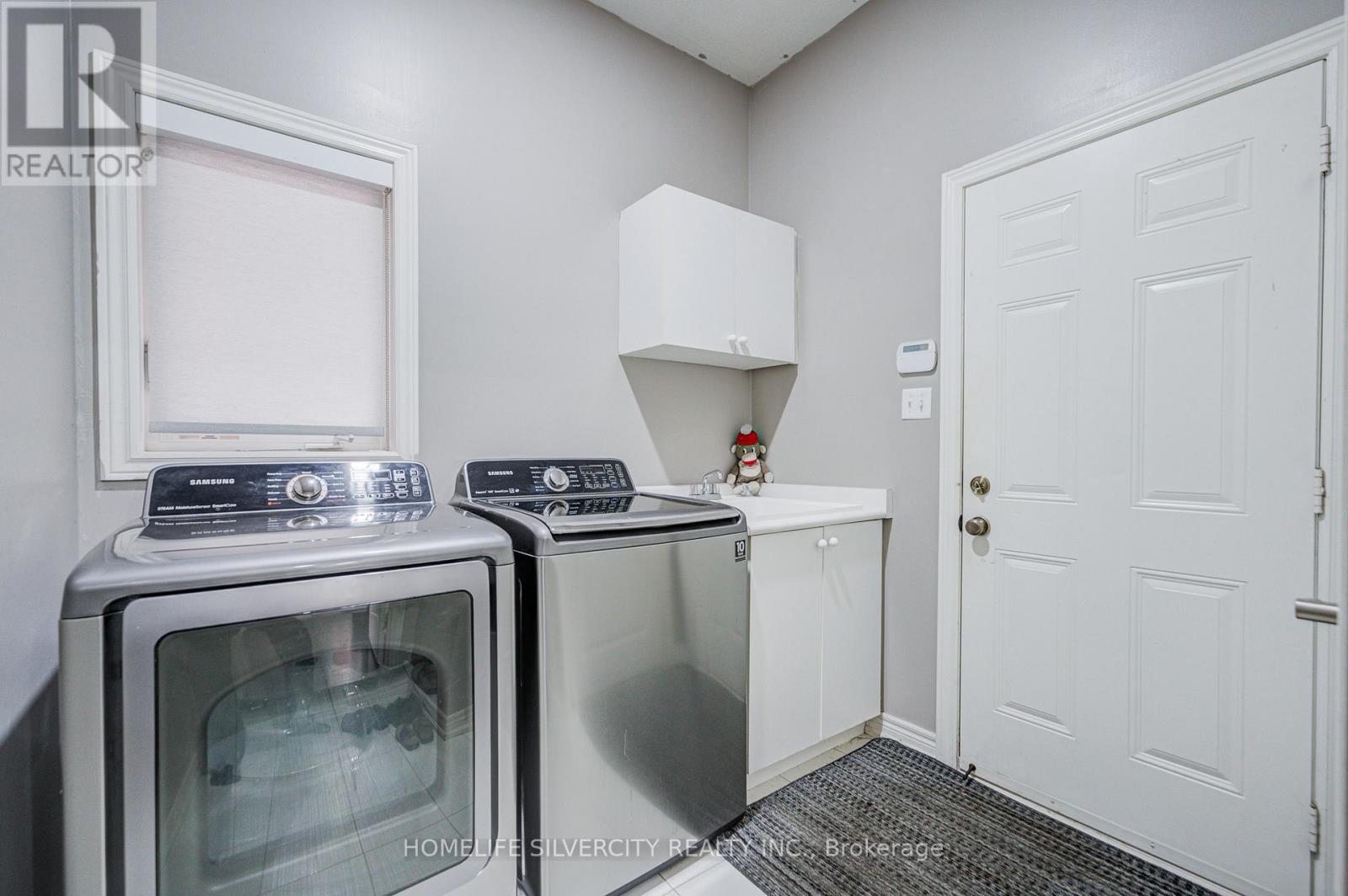 15 DURHAMVIEW CRESCENT - 24