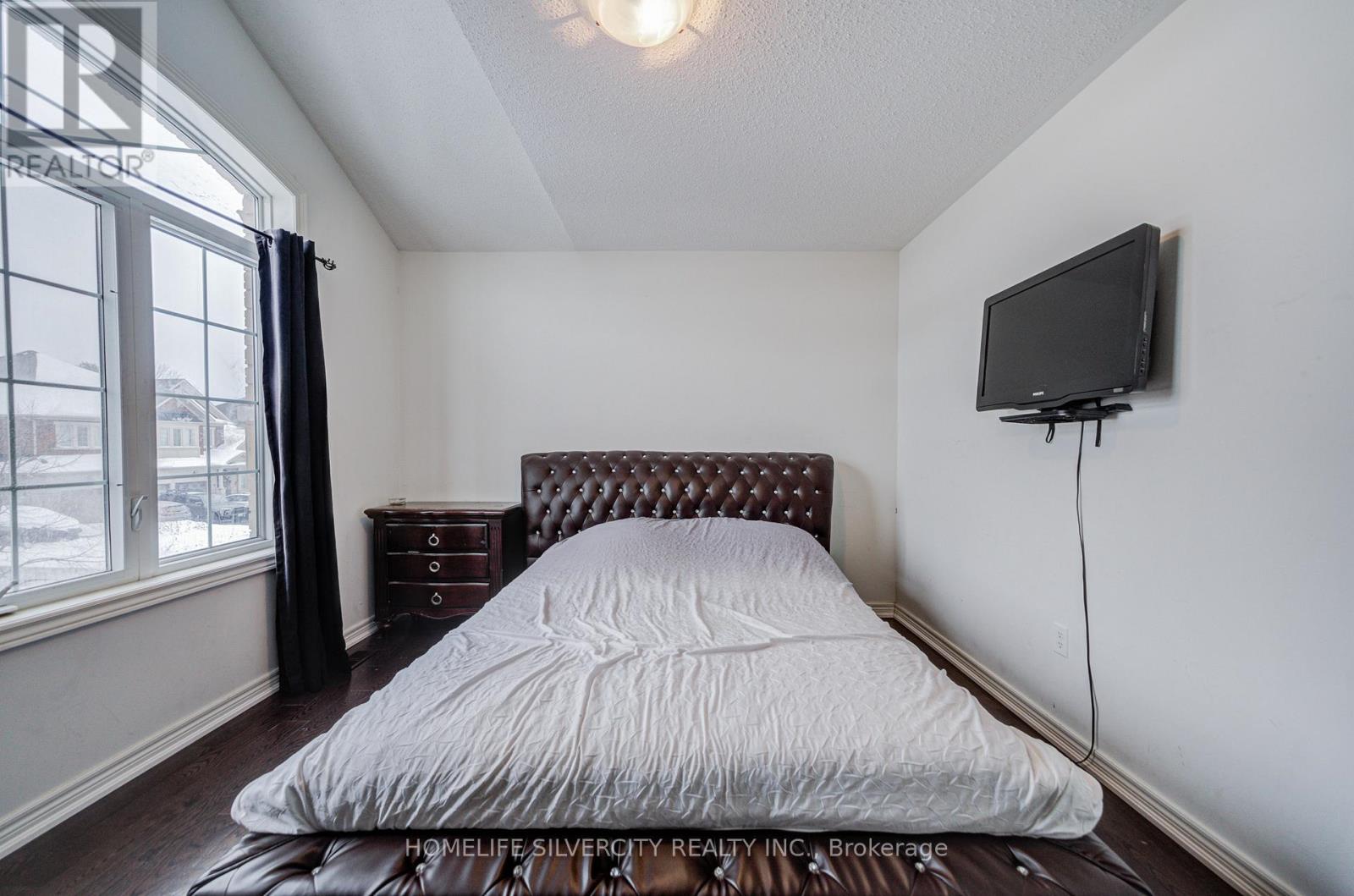 15 DURHAMVIEW CRESCENT - 28