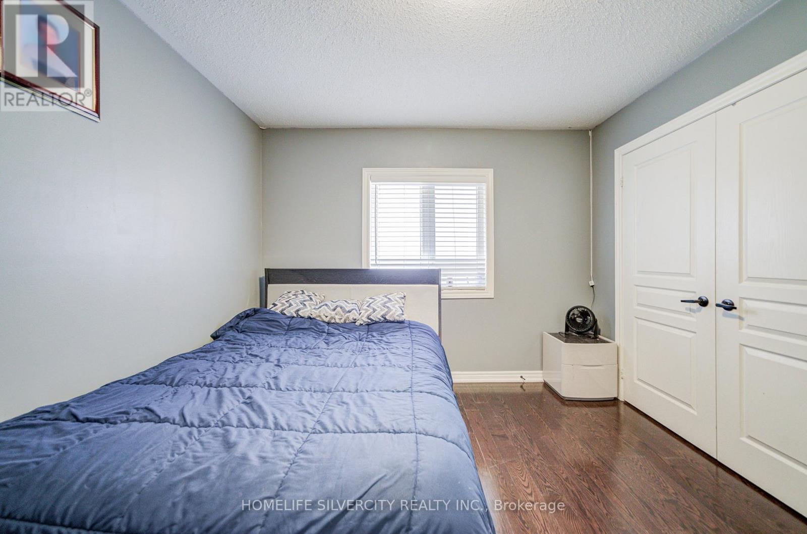 15 DURHAMVIEW CRESCENT - 32