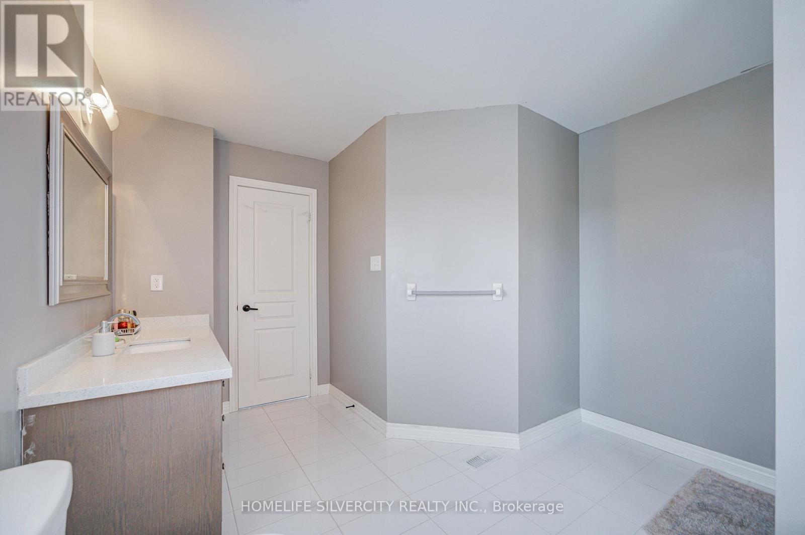 15 DURHAMVIEW CRESCENT - 40