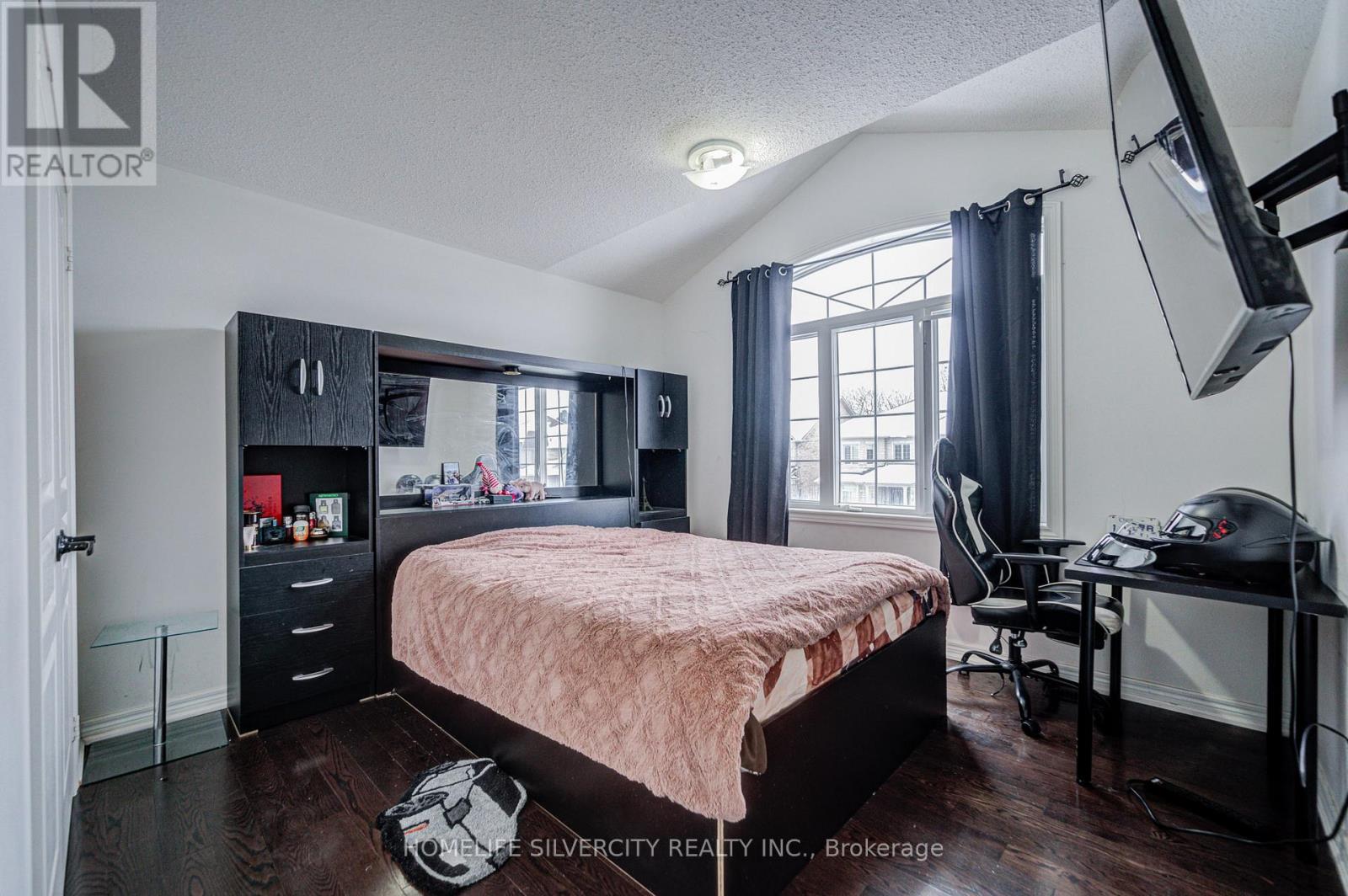15 DURHAMVIEW CRESCENT - 41