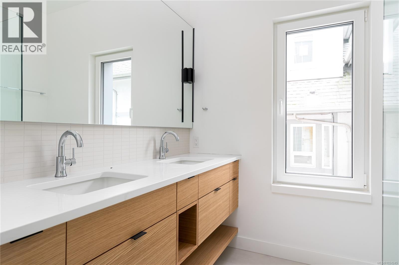 1 1417 May Street, Victoria