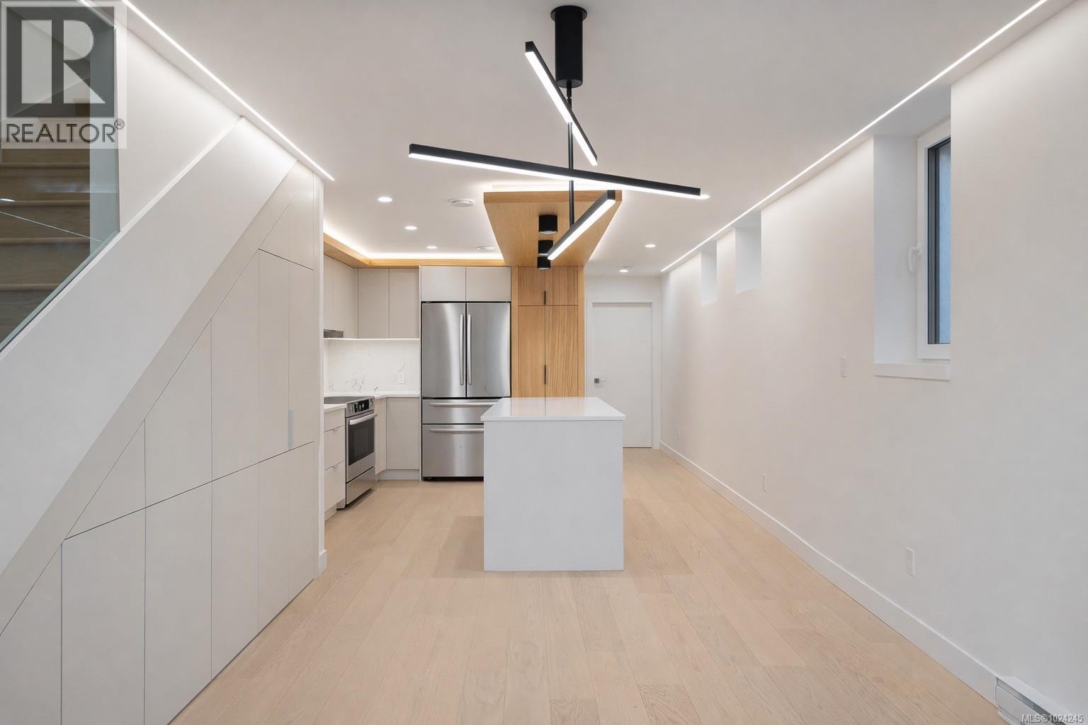 #1 1417 May St - 8