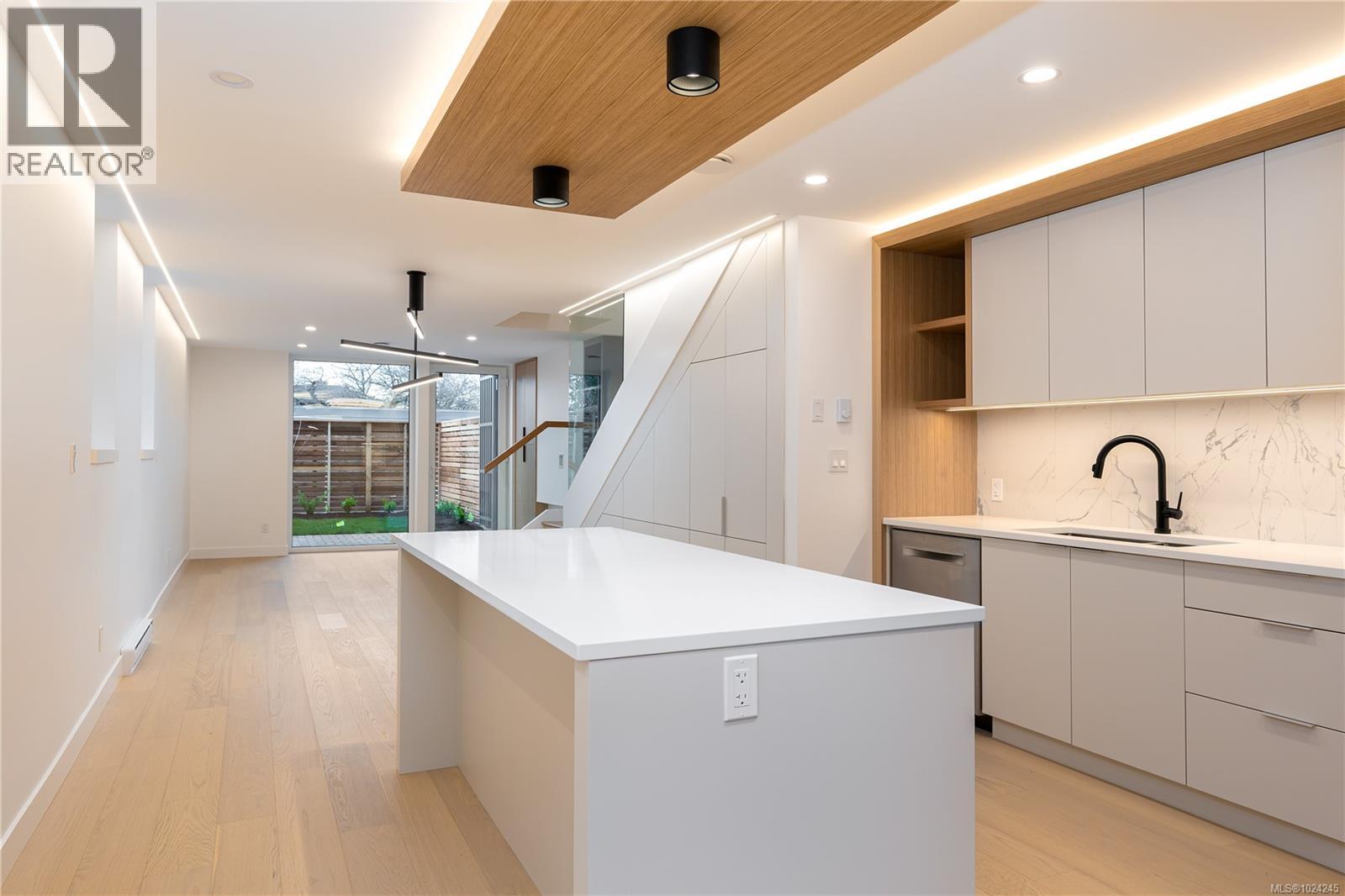 1 1417 May Street, Victoria