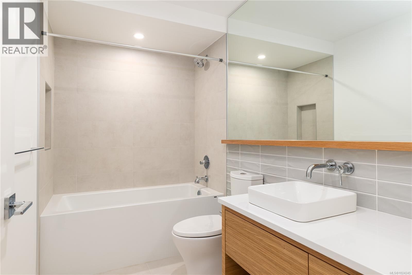 1 1417 May Street, Victoria