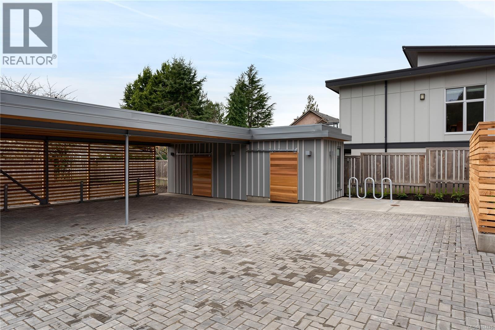 1 1417 May Street, Victoria