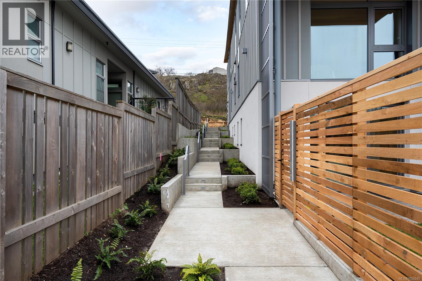 1 1417 May Street, Victoria