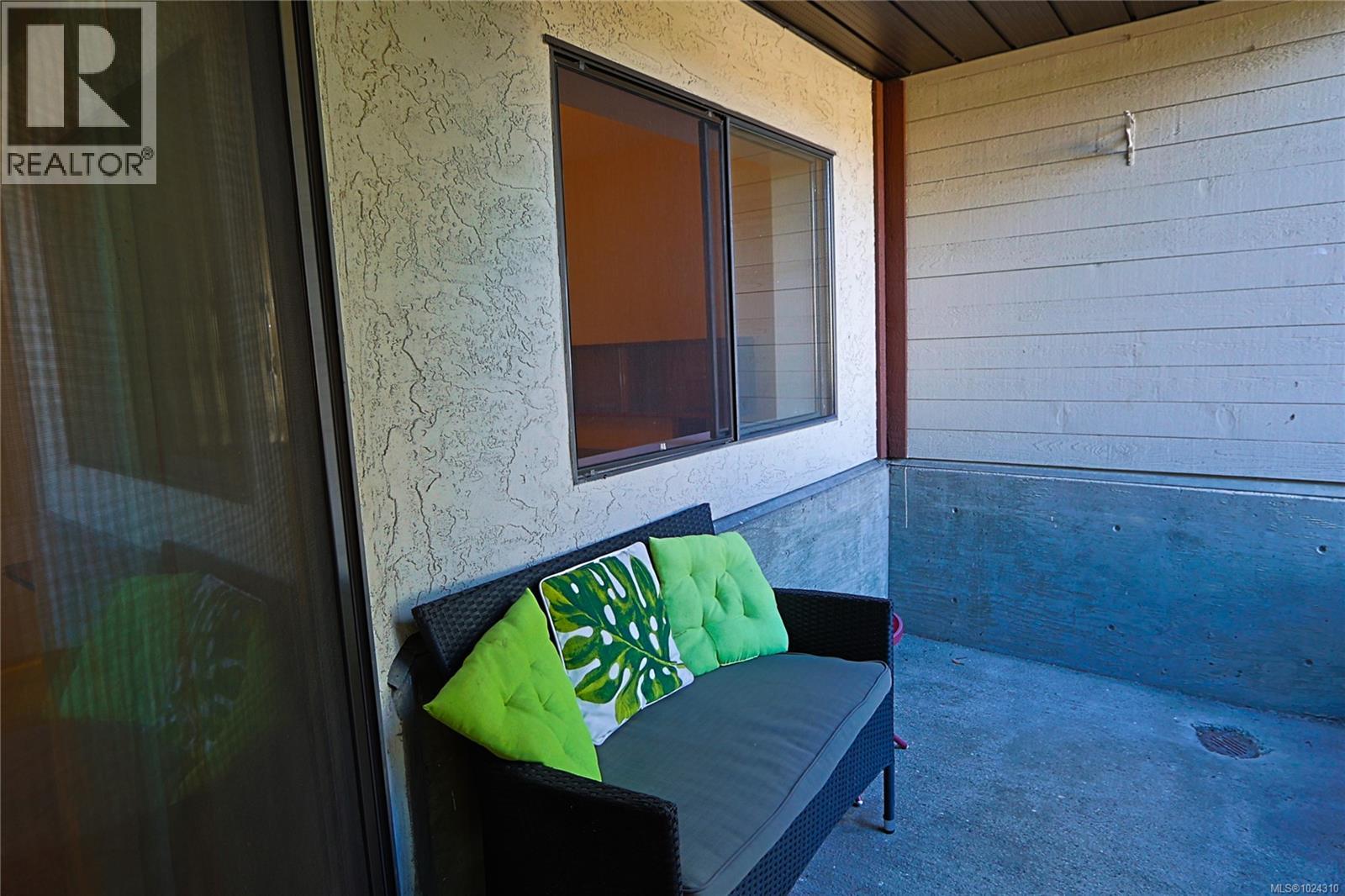 208 69 Gorge Road West, Saanich