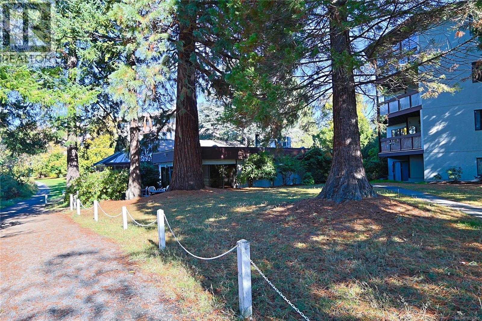 208 69 Gorge Road West, Saanich