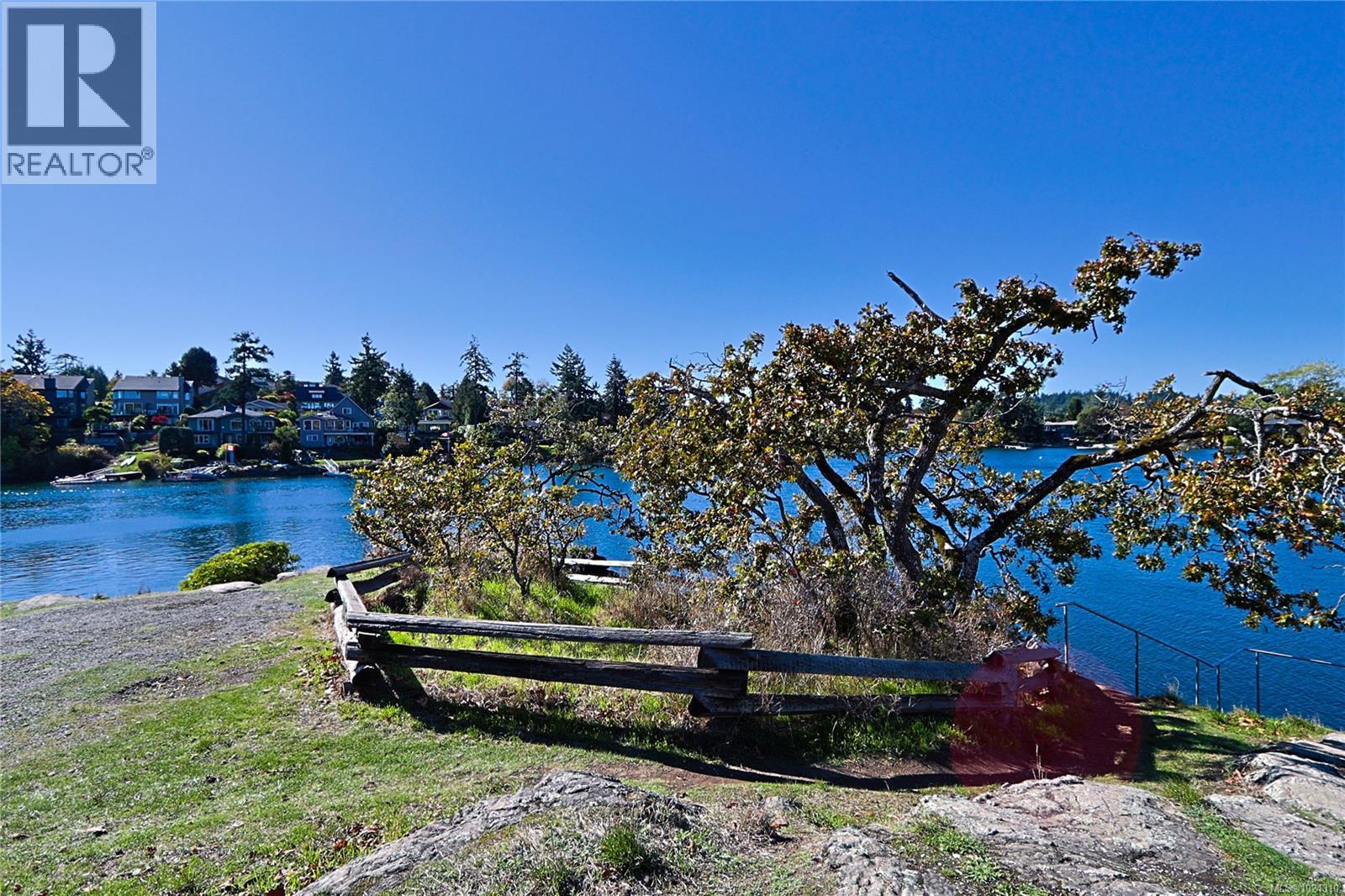 208 69 Gorge Road West, Saanich