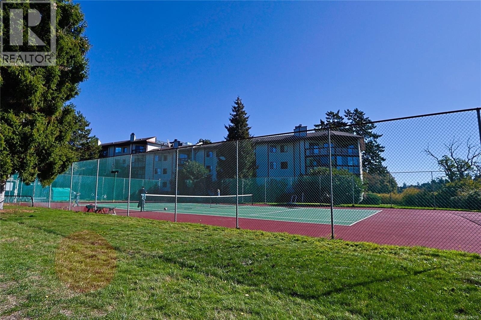 208 69 Gorge Road West, Saanich