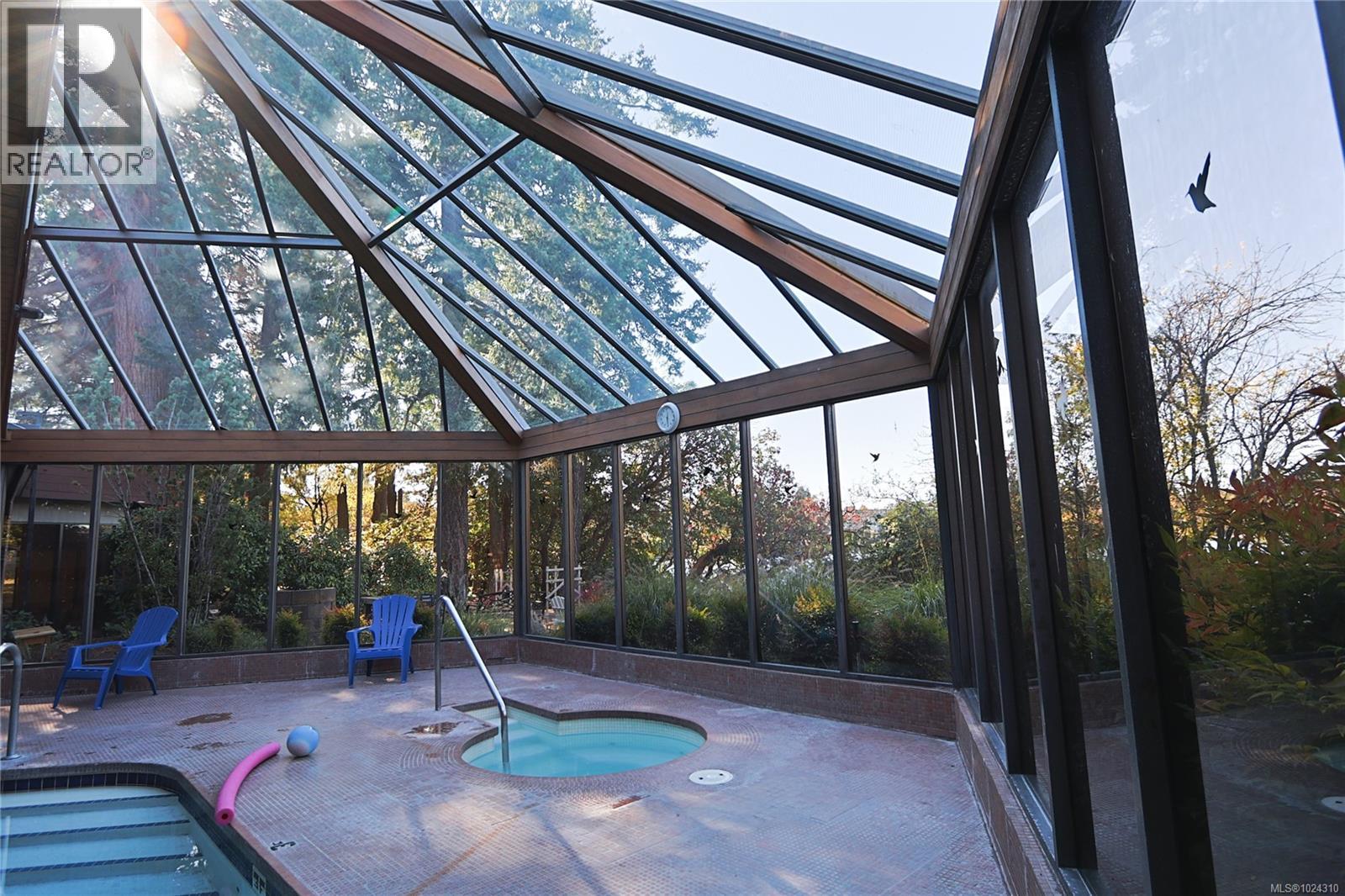 208 69 Gorge Road West, Saanich