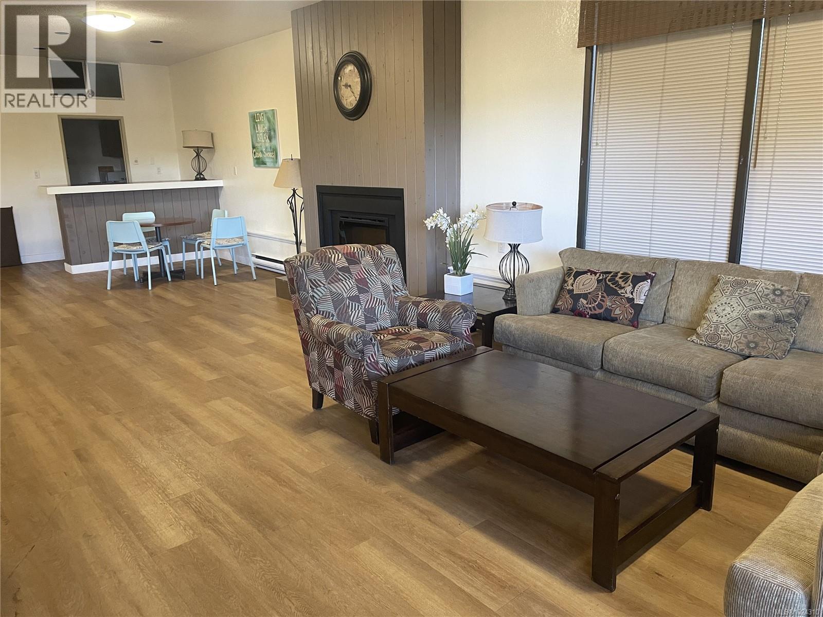 208 69 Gorge Road West, Saanich