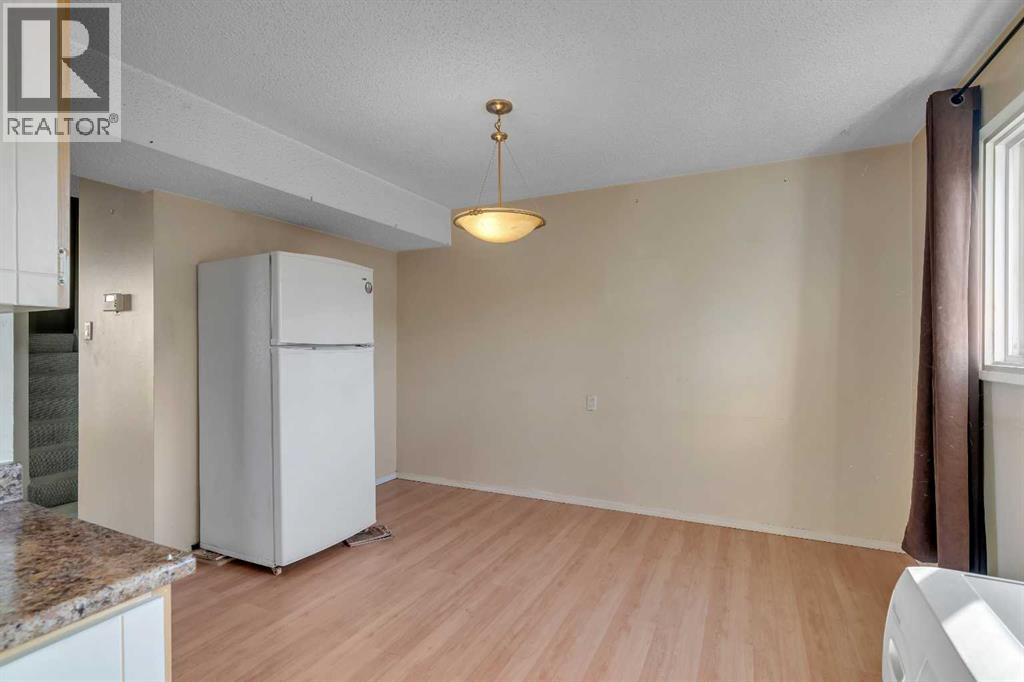 Single Family House for Sale in    Avenue NW Bowness Calgary 