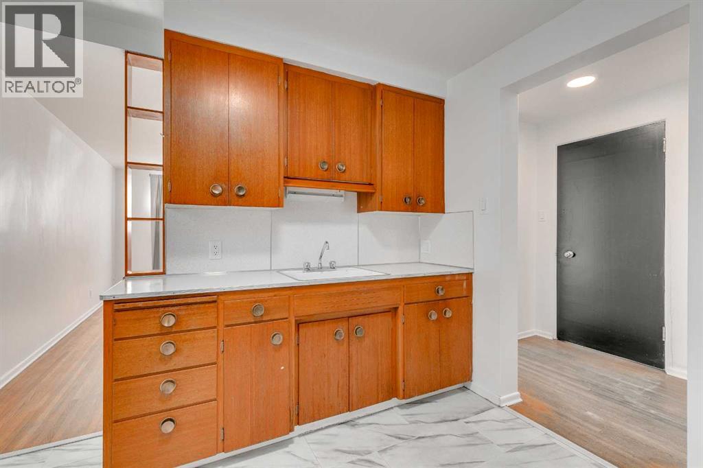 1216 15 Avenue SW - 15