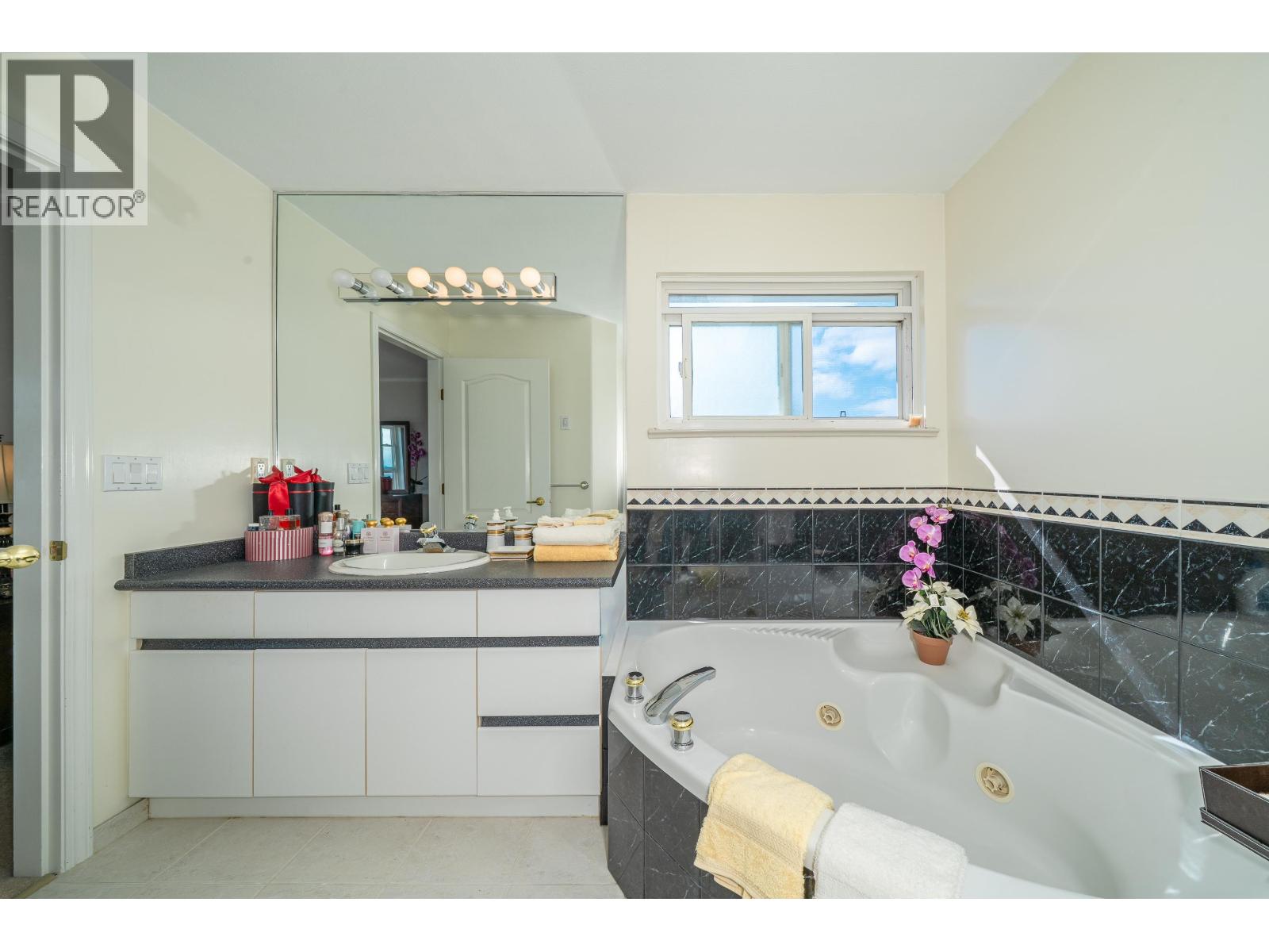 155 ELLESMERE AVENUE, Burnaby