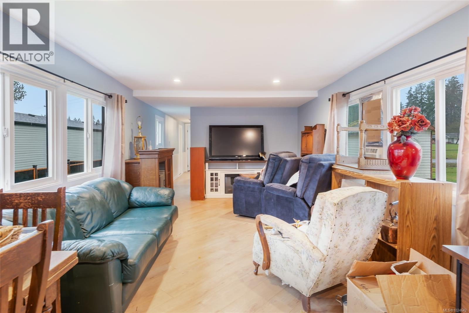 #31 5555 GRANDVIEW RD - Image 2