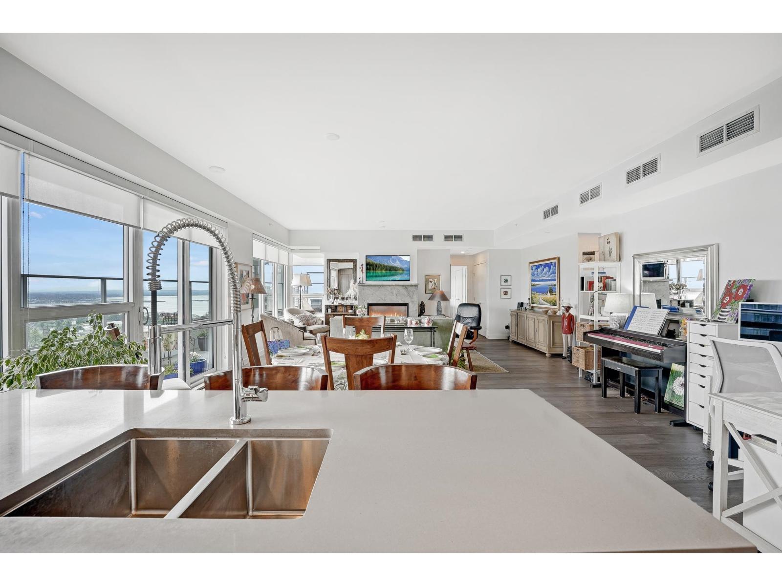 1302 1441 JOHNSTON ROAD, White Rock