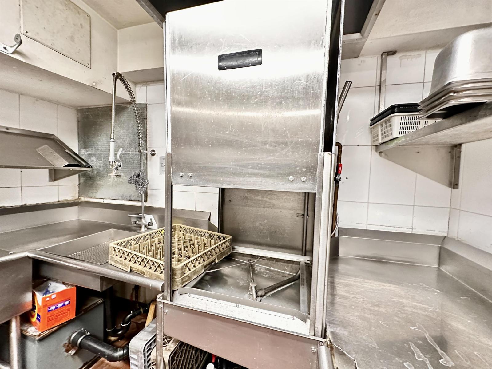 100 15057 MARINE DRIVE, White Rock