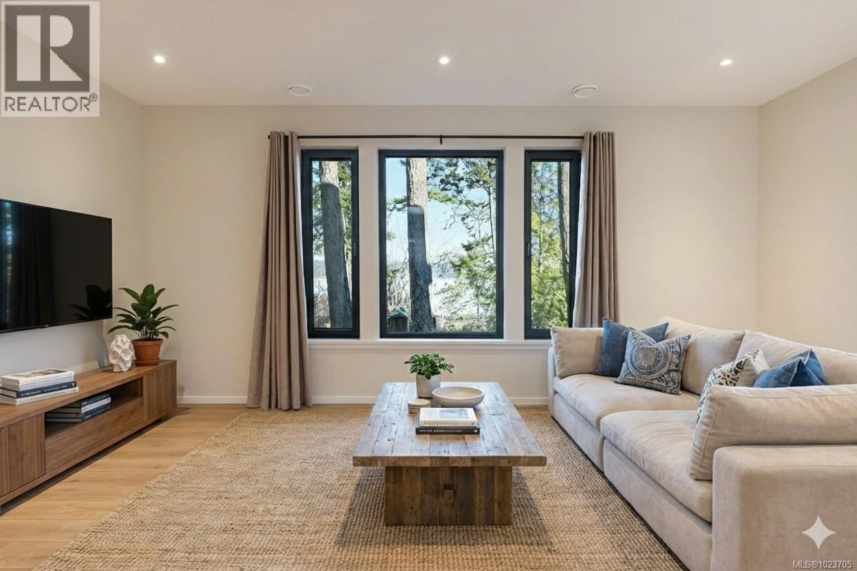 176 Baynes Dr, Fanny Bay