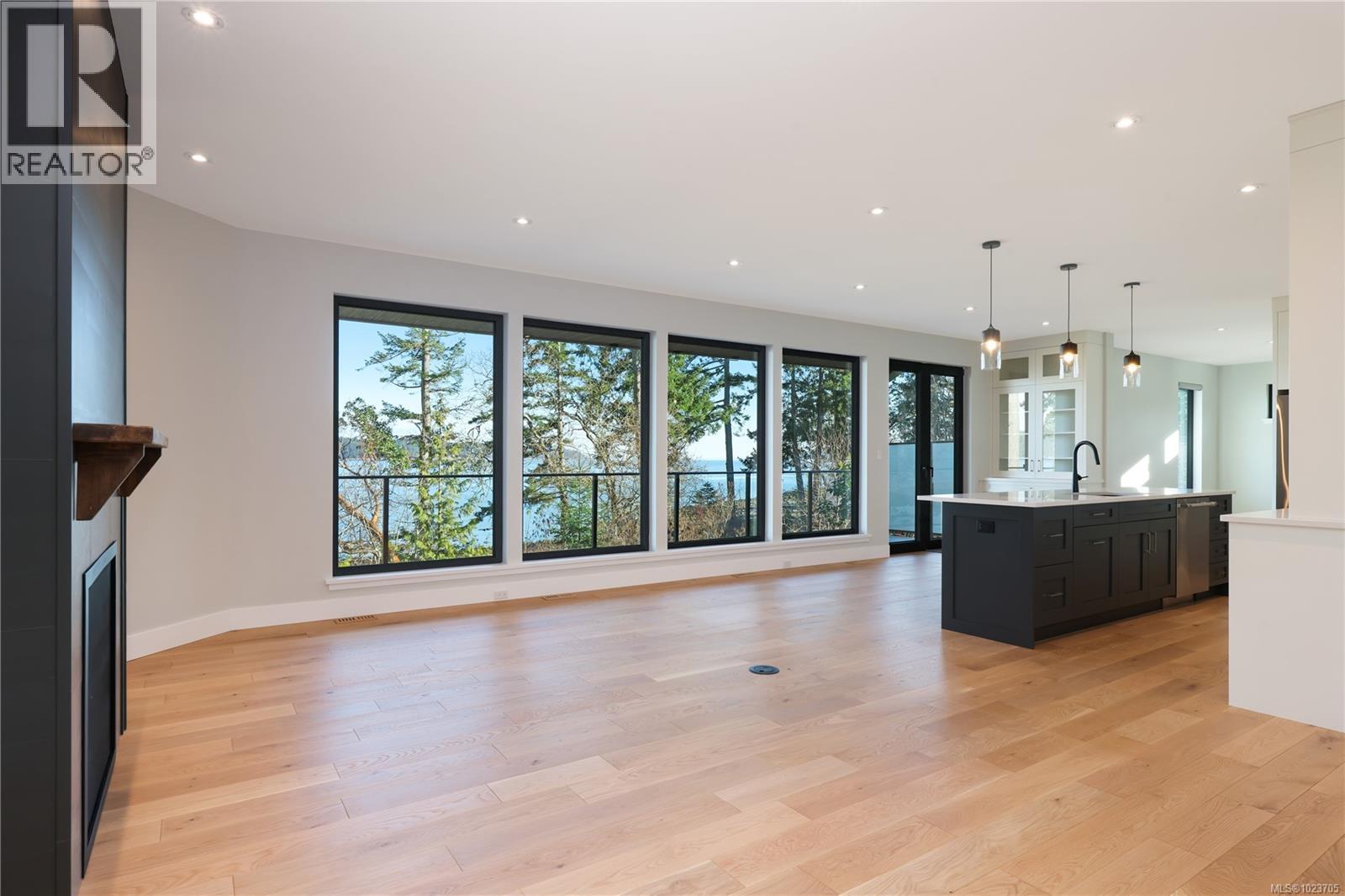 176 Baynes Dr, Fanny Bay