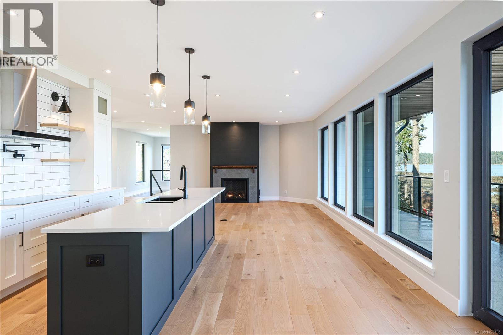 176 Baynes Dr, Fanny Bay