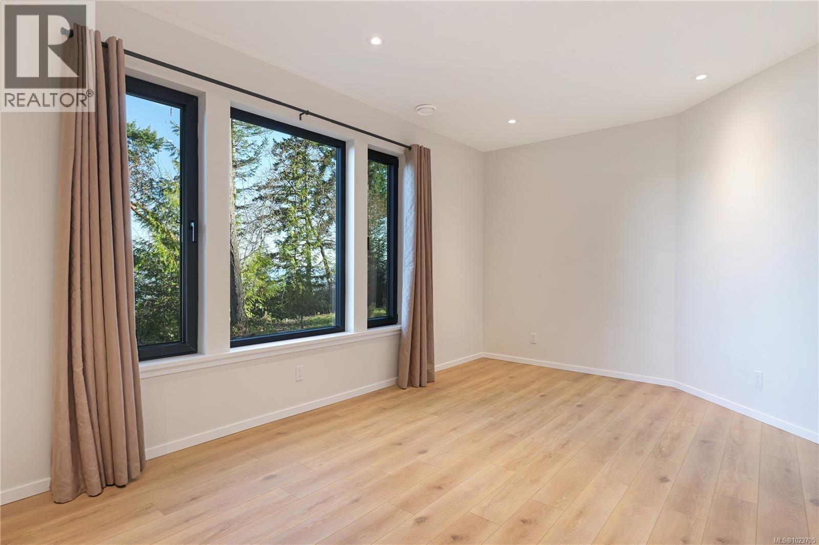 176 Baynes Dr, Fanny Bay