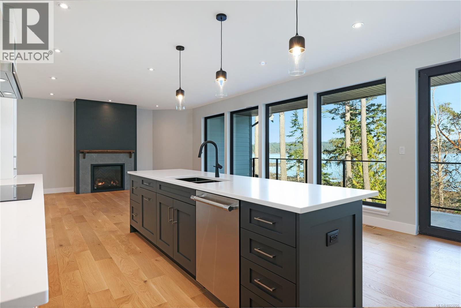 176 Baynes Dr, Fanny Bay