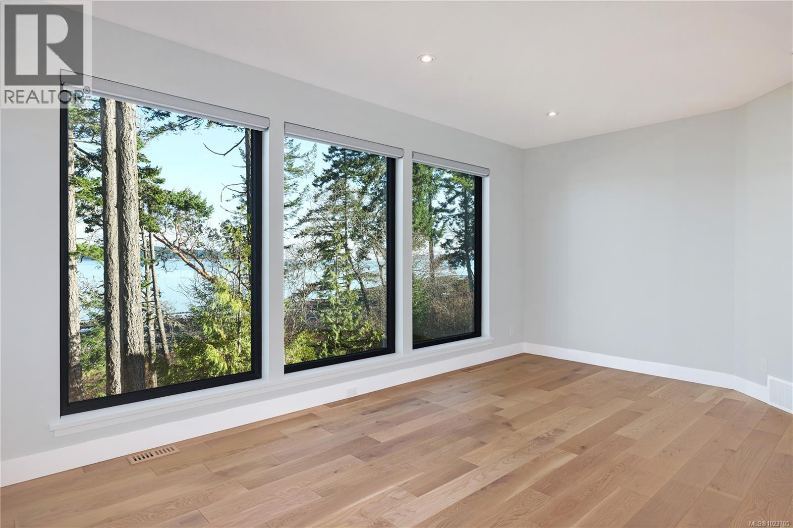 176 Baynes Dr, Fanny Bay