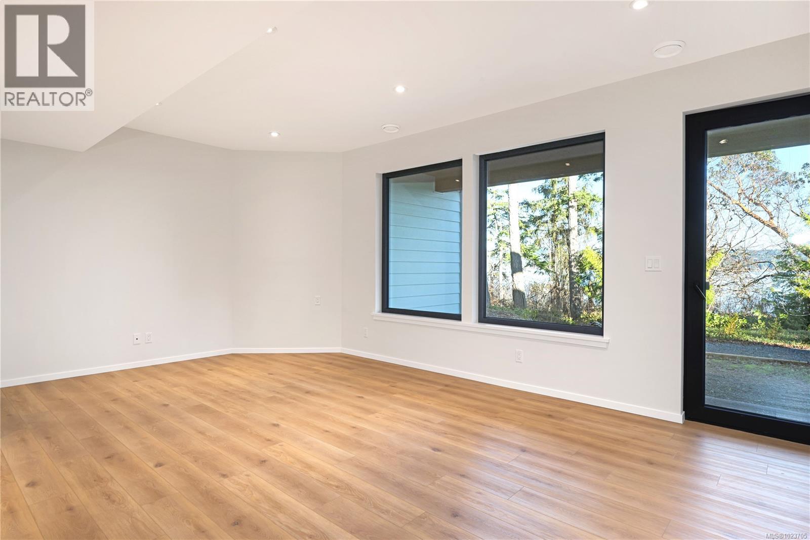 176 Baynes Dr, Fanny Bay