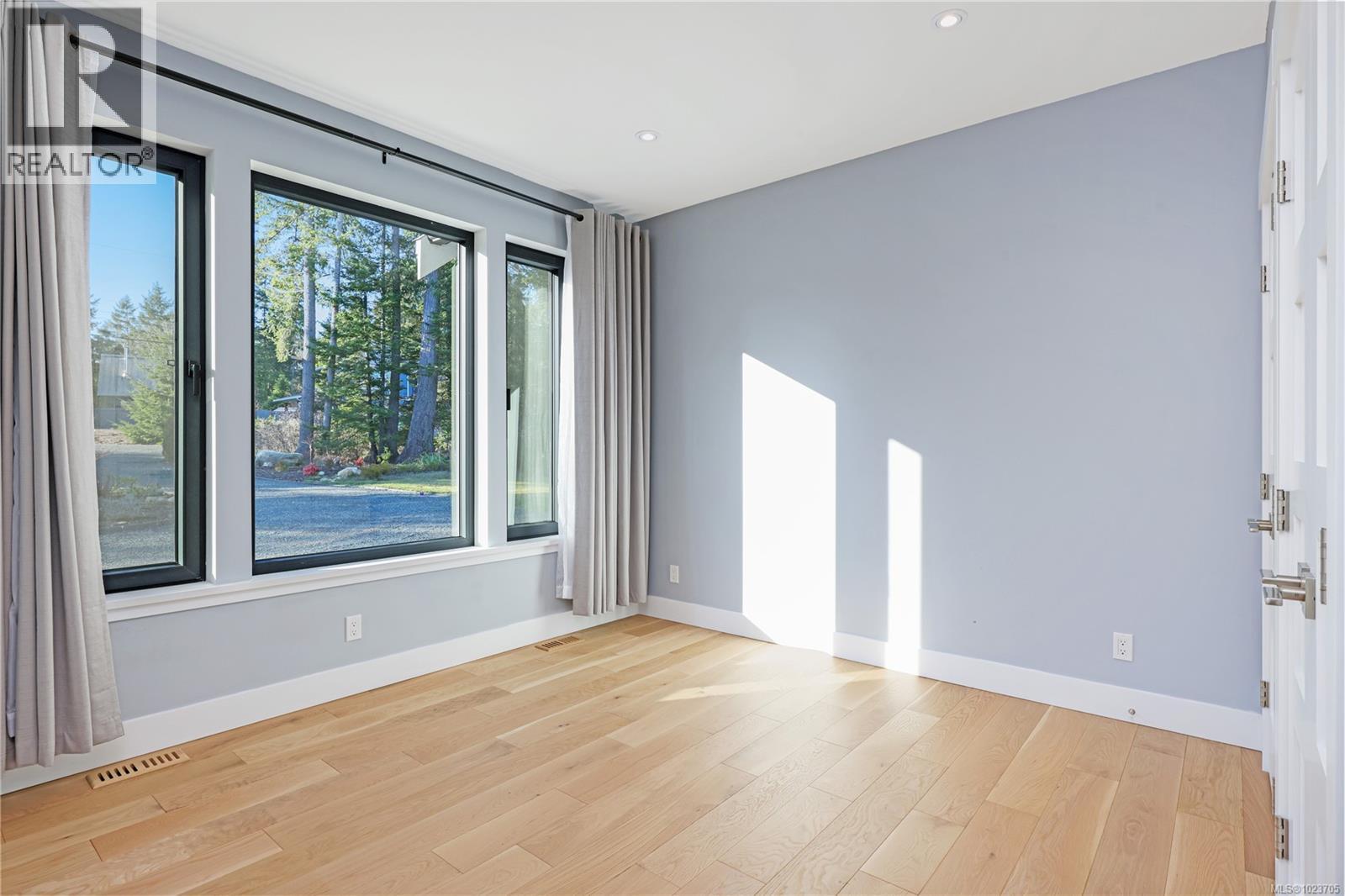 176 Baynes Dr, Fanny Bay