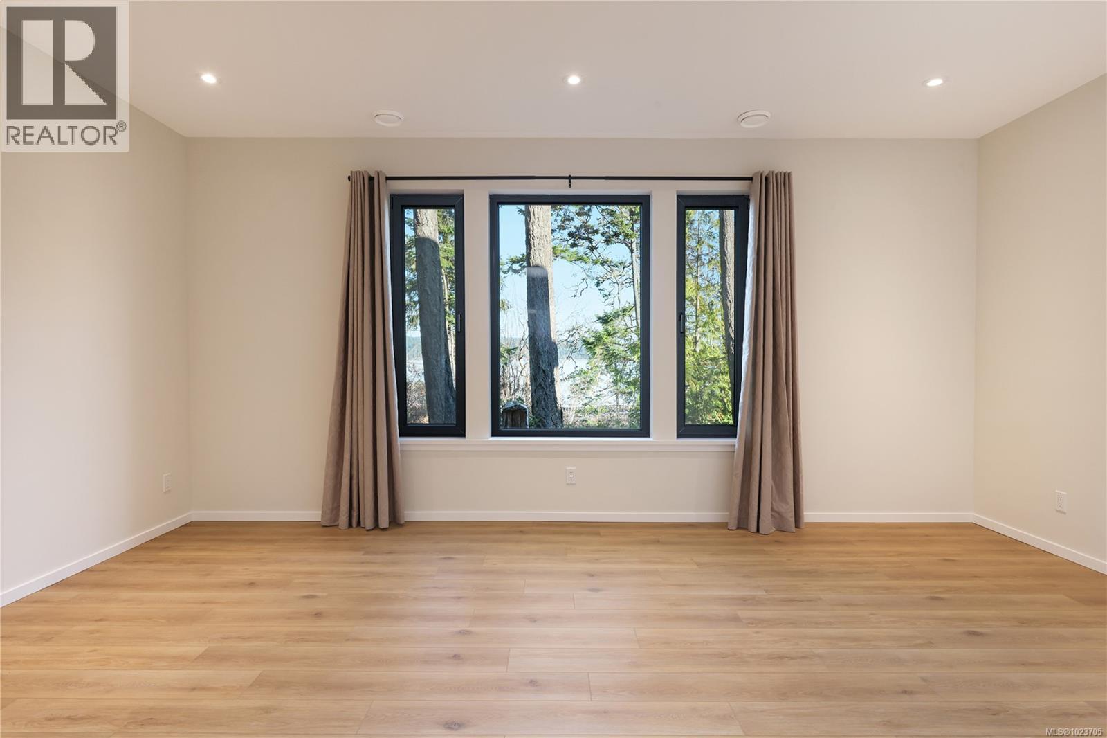 176 Baynes Dr, Fanny Bay