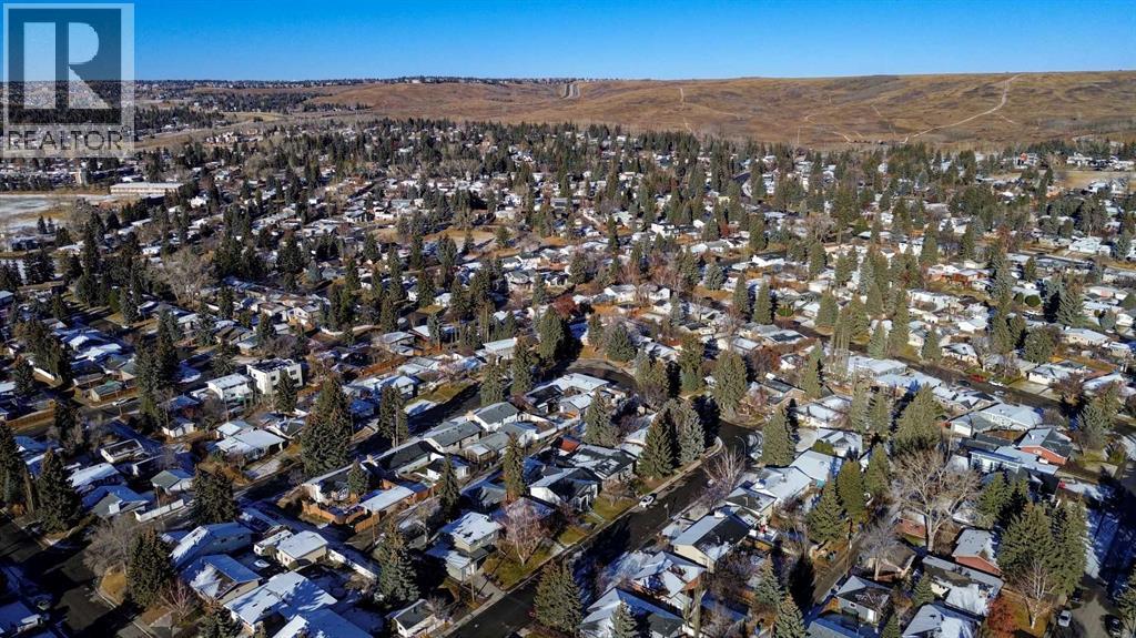 Single Family House for Sale in  Breen Crescent NW Brentwood Calgary 