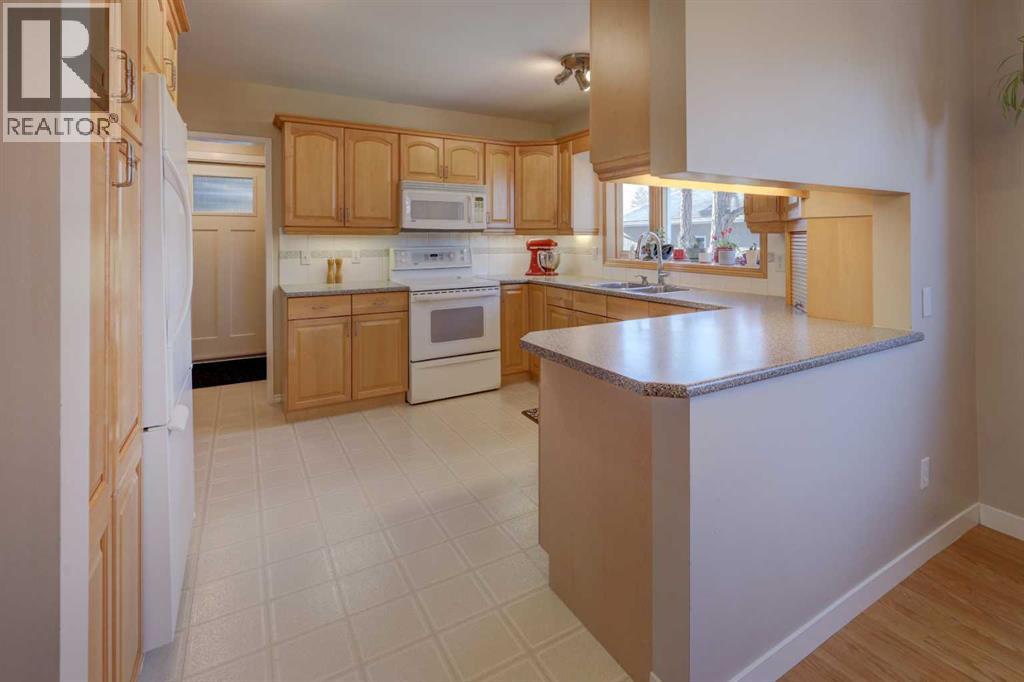 Single Family House for Sale in  Breen Crescent NW Brentwood Calgary 