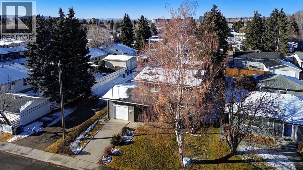 Single Family House for Sale in  Breen Crescent NW Brentwood Calgary 