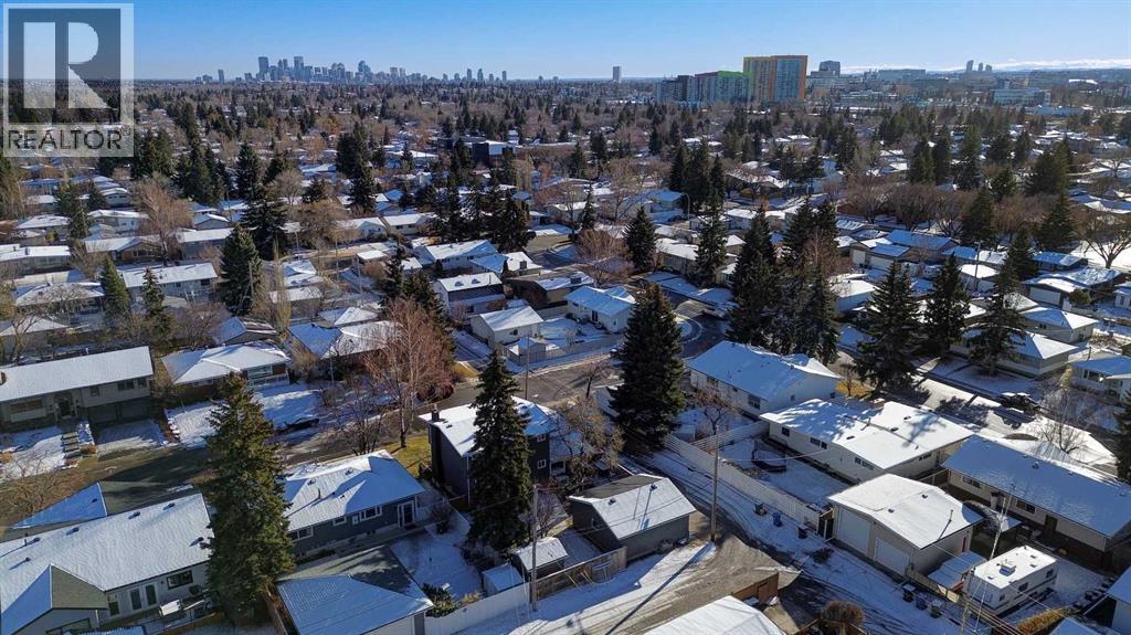 Single Family House for Sale in  Breen Crescent NW Brentwood Calgary 