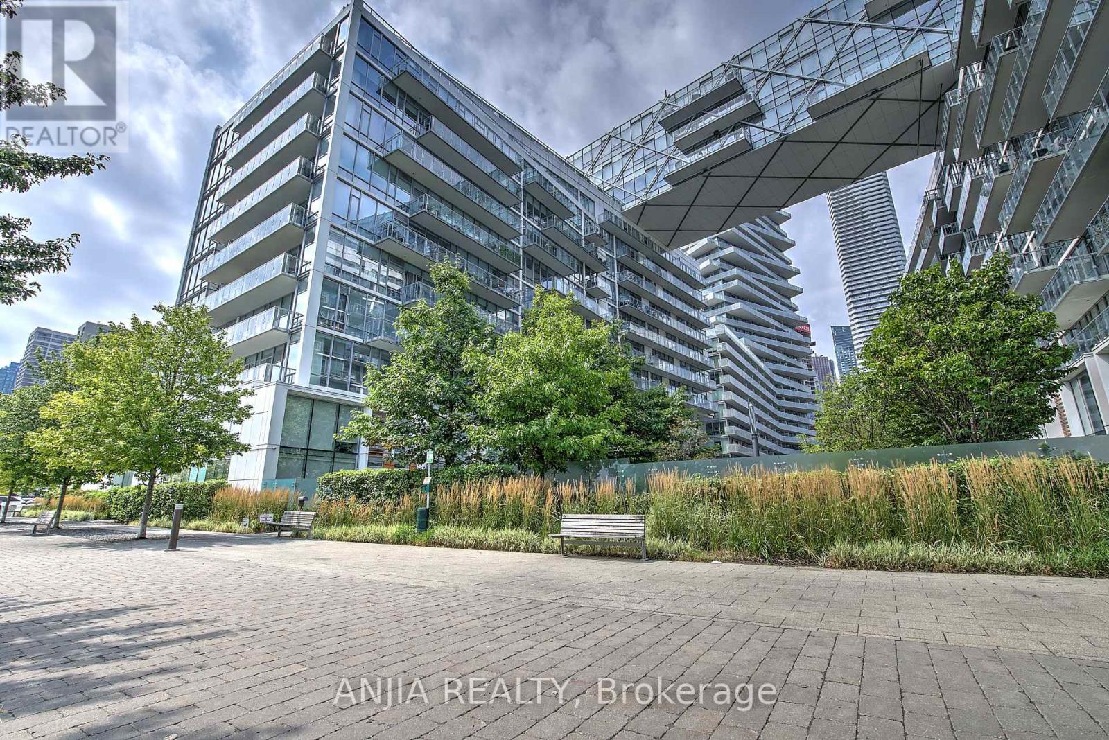 #PH1209 29 QUEENS QUAY E - 14