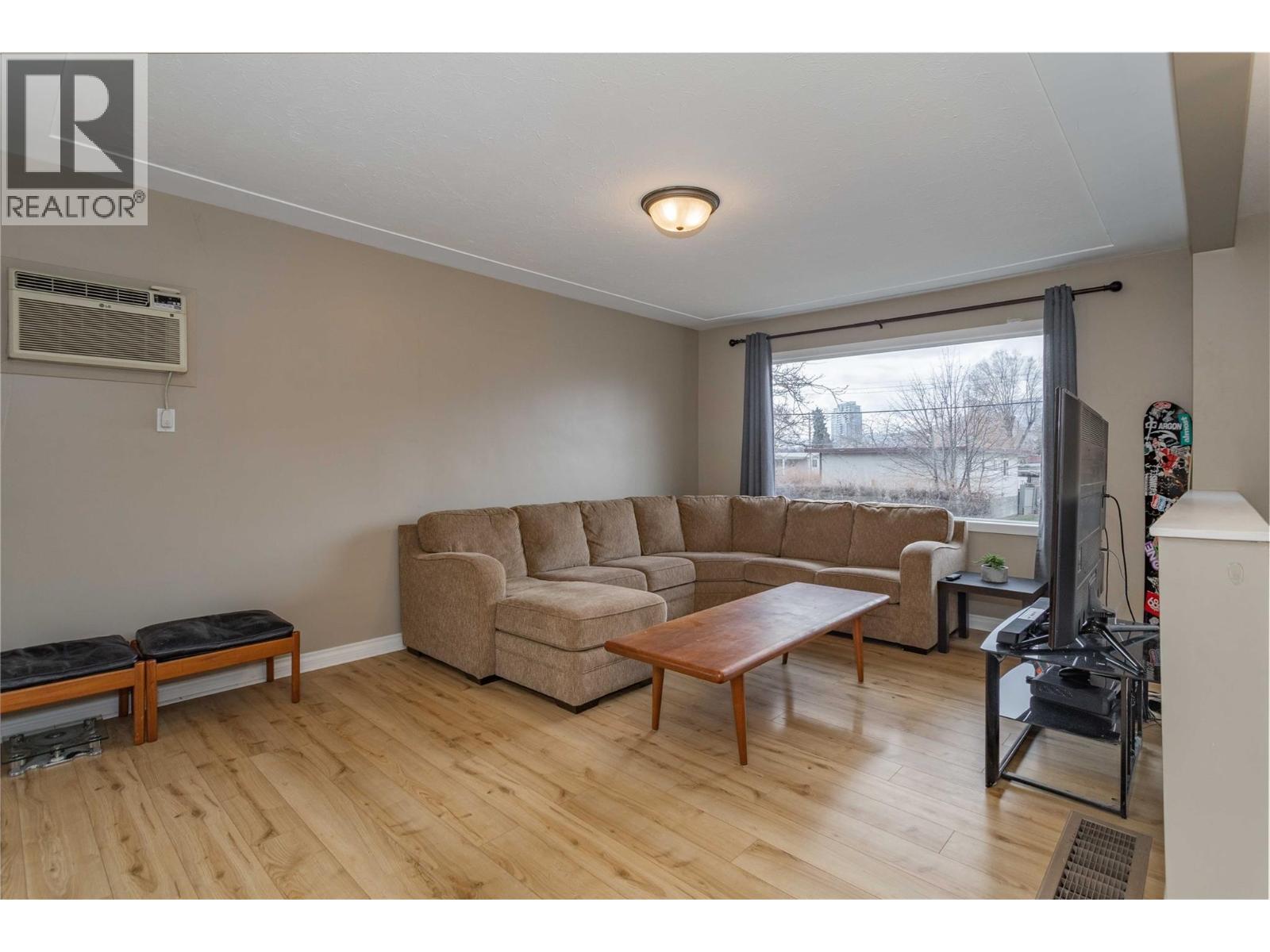 885 Walrod Street - 8