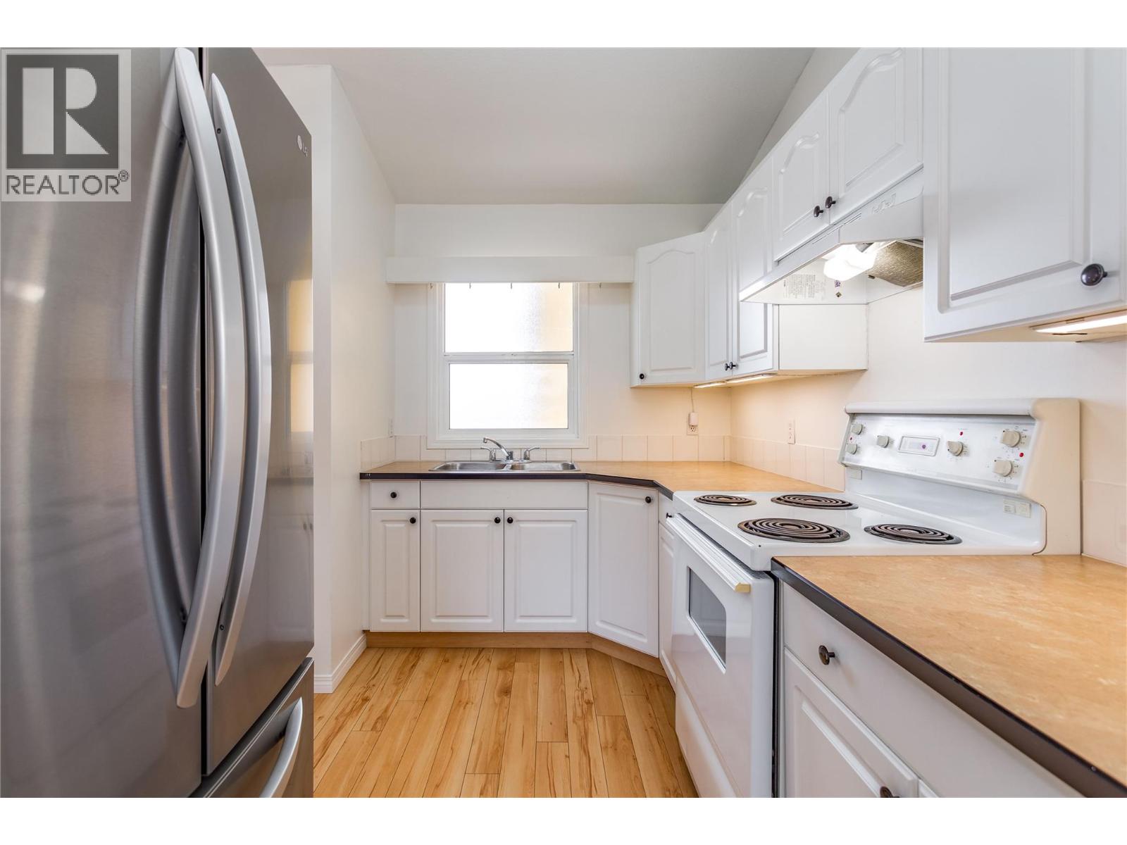 885 Walrod Street - 28