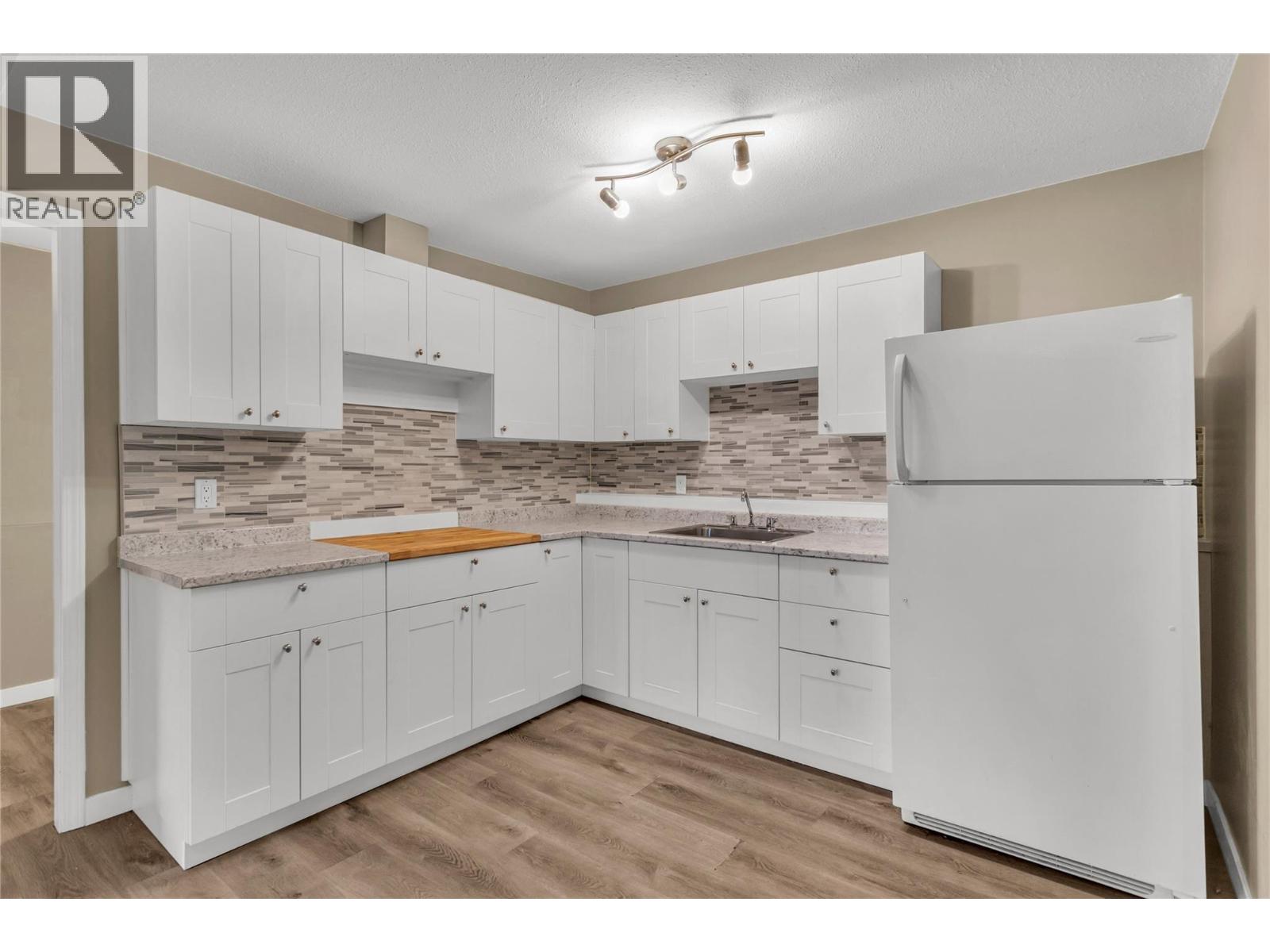 885 Walrod Street - 20