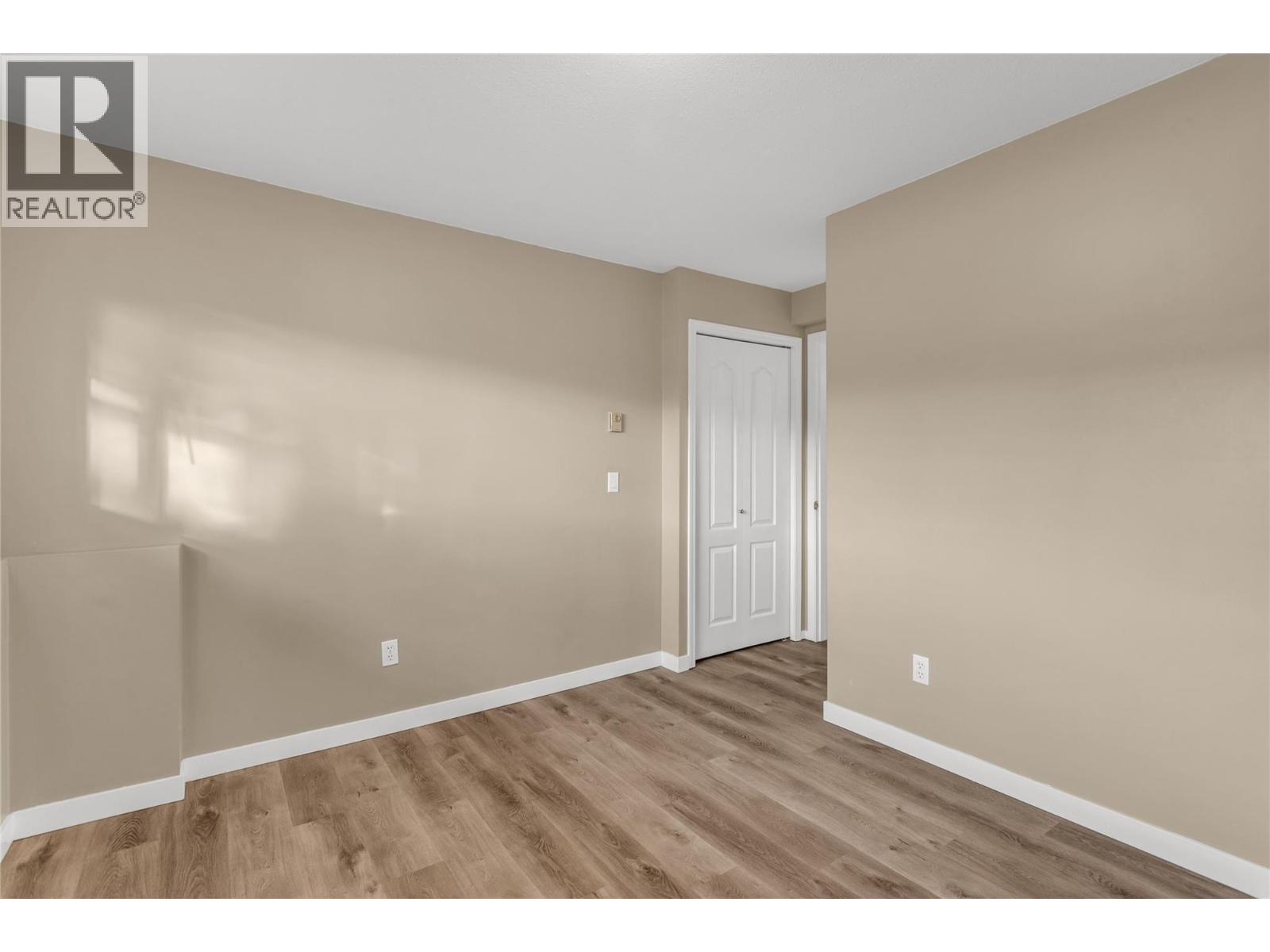 885 Walrod Street - 22