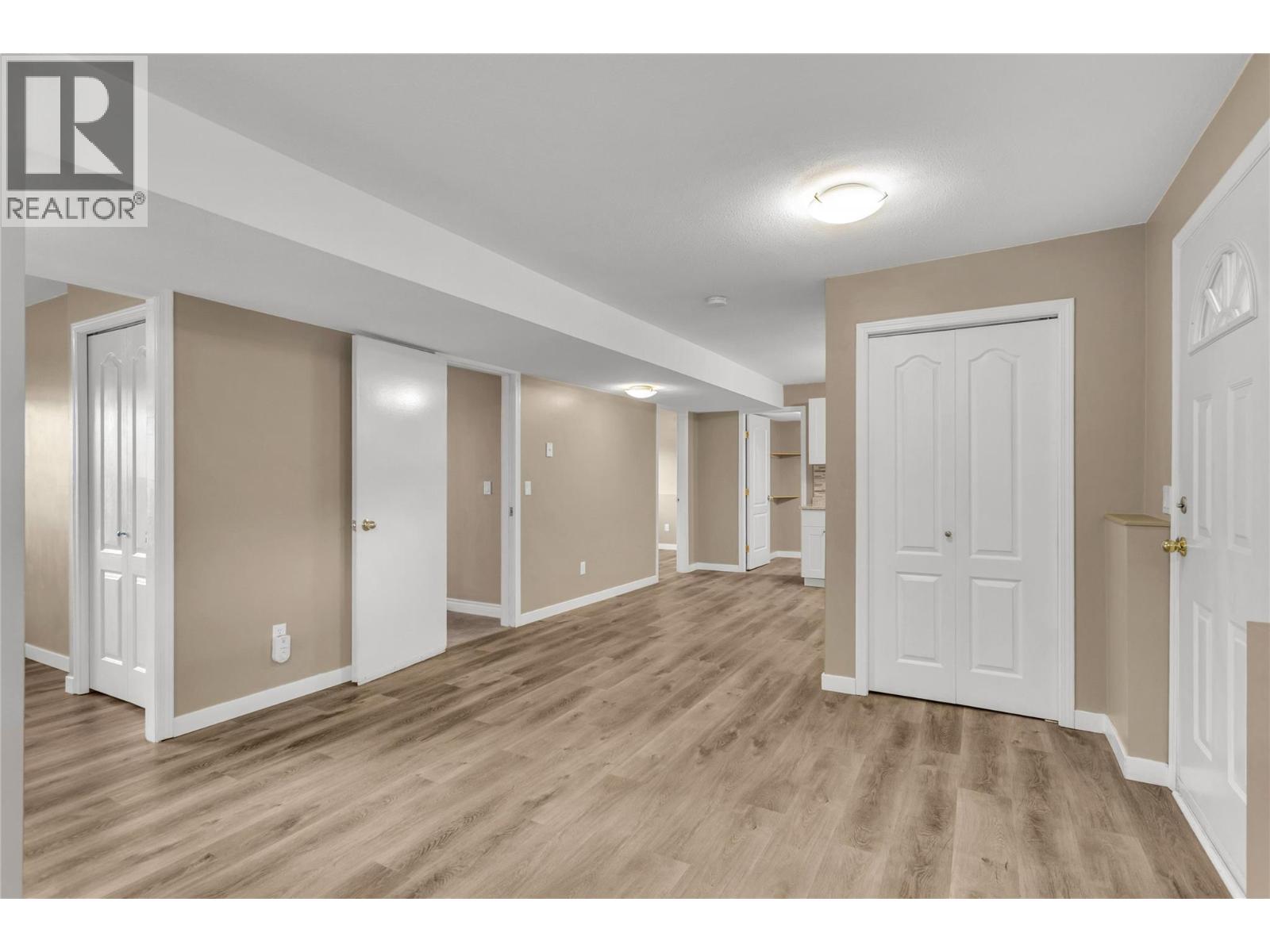 885 Walrod Street - 17