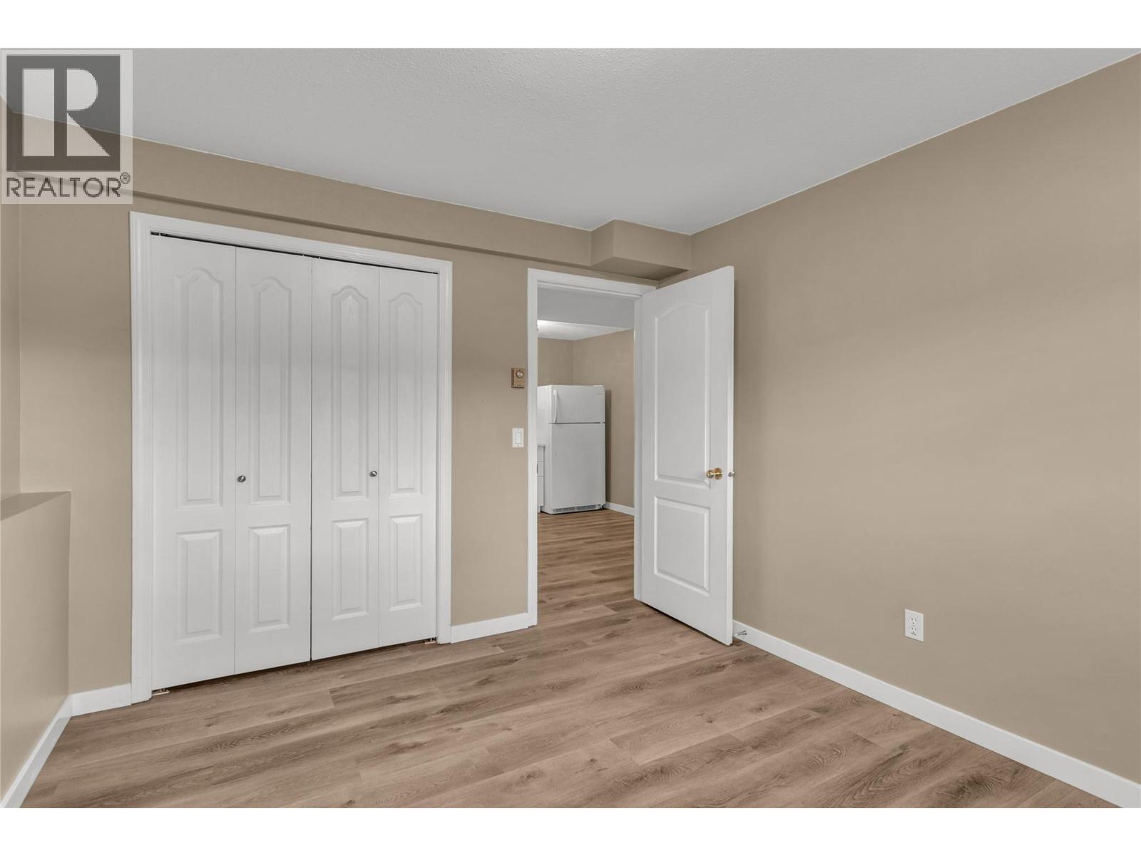 885 Walrod Street - 24