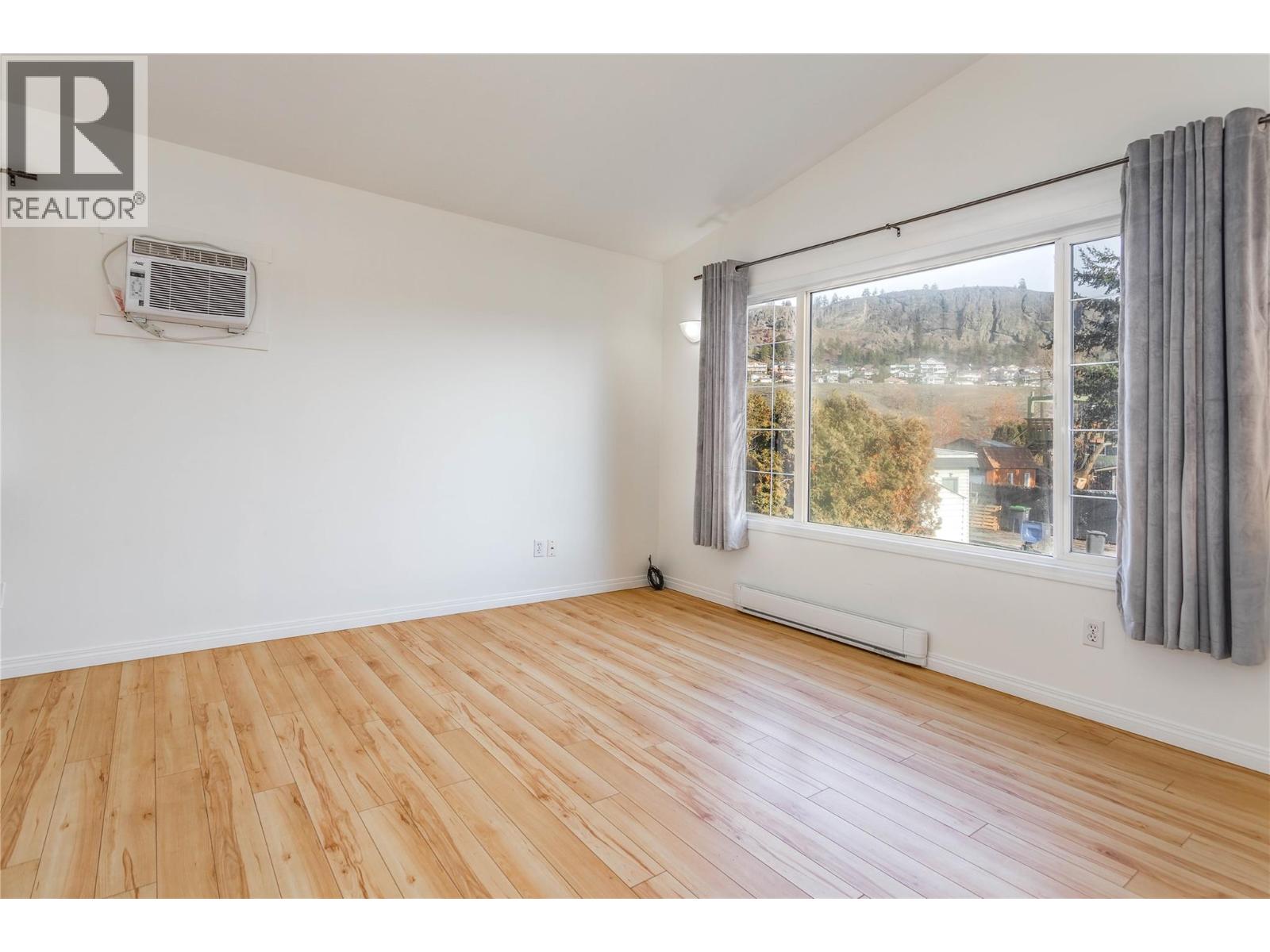 885 Walrod Street - 34