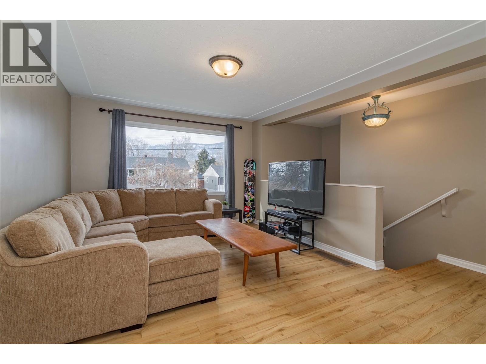885 Walrod Street - 9