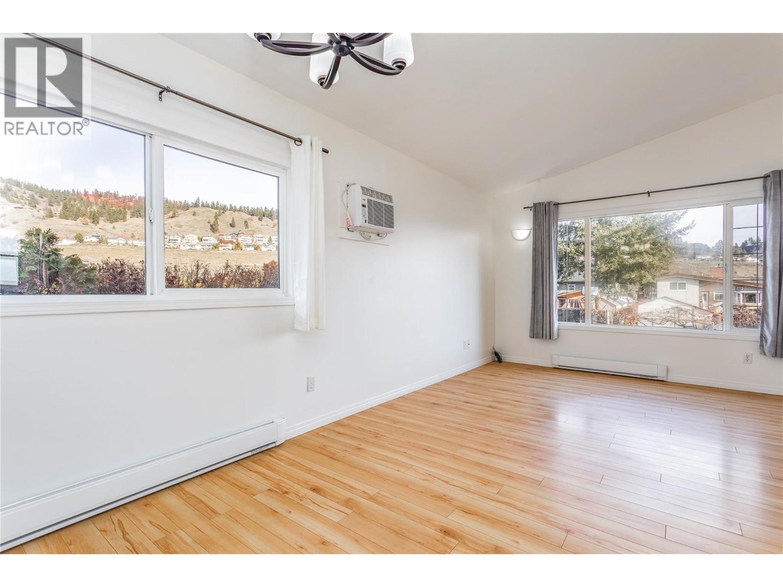 885 Walrod Street - 32