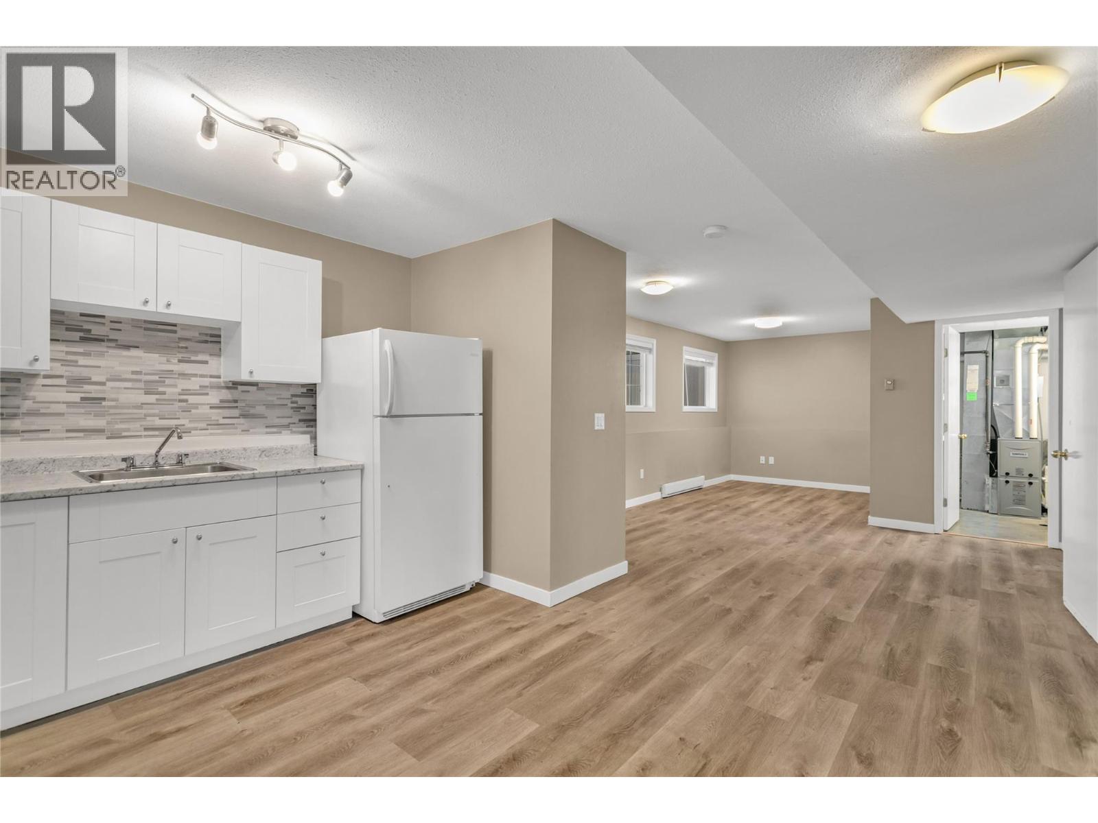 885 Walrod Street - 15